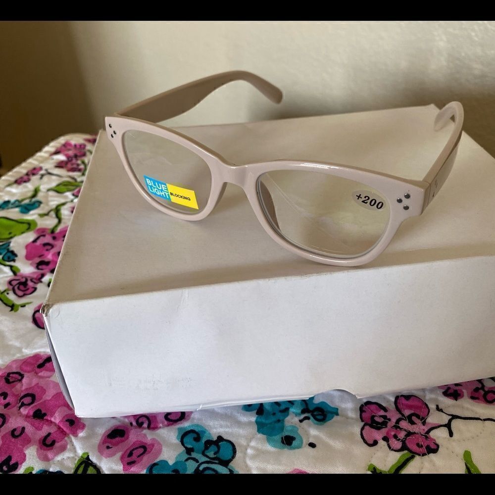 - 💼Light Pink Framed Readers with Blue Light Protection +2.00 Power - Picture 3 of 6